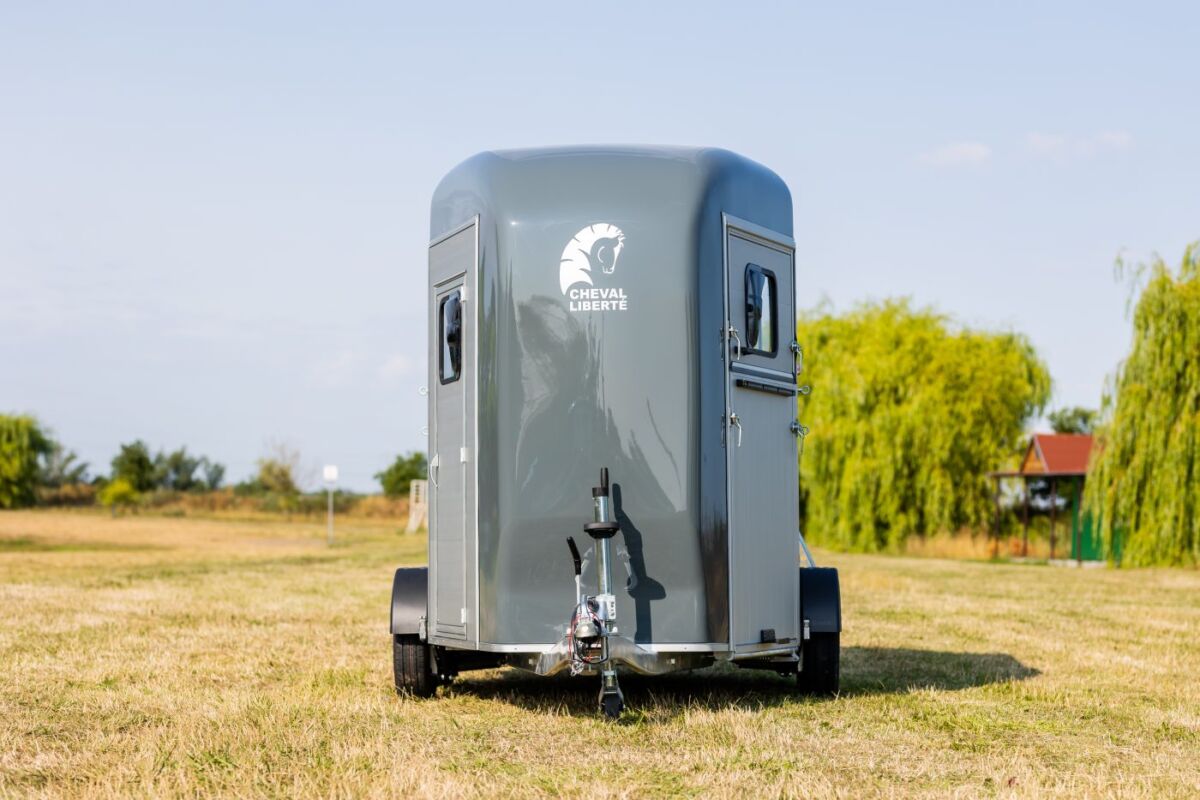 Touring XL + Built-in tack room - Double Horse Trailer - Image 9